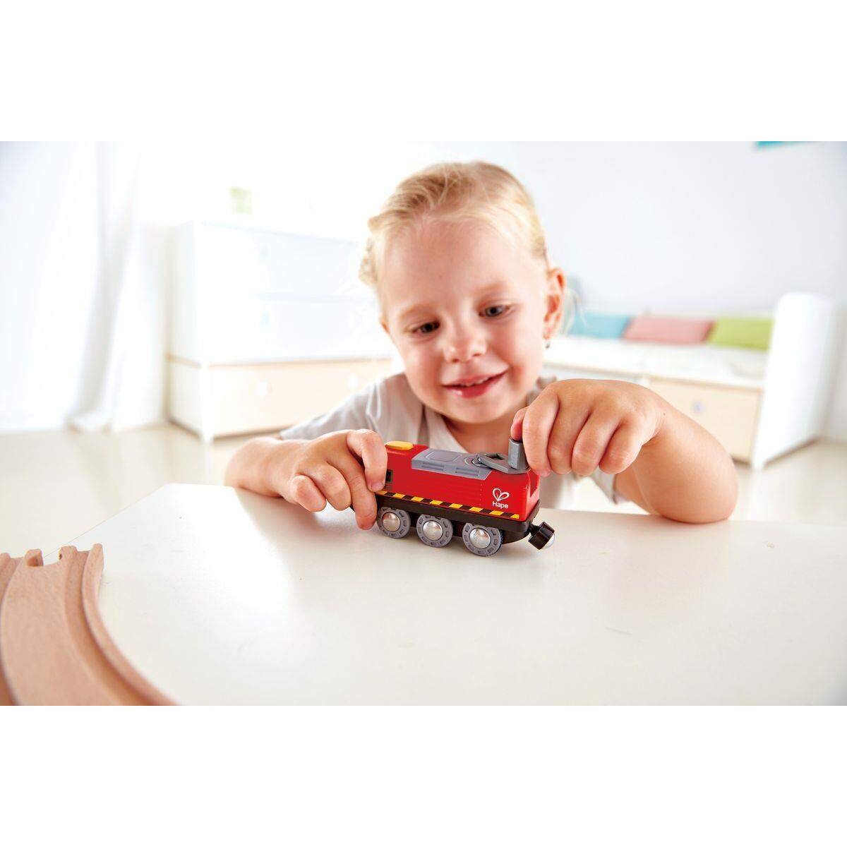 hape-zug-mit-kurbelantrieb-CF56B3F12.jpg
