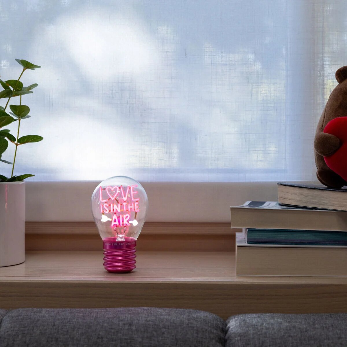 legami-deko-tischlampe-love-is-4A2DC48E6.jpg